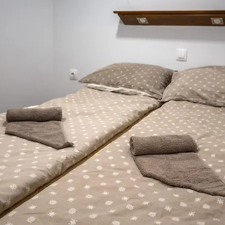 Outdoor Pecka Apartamento *